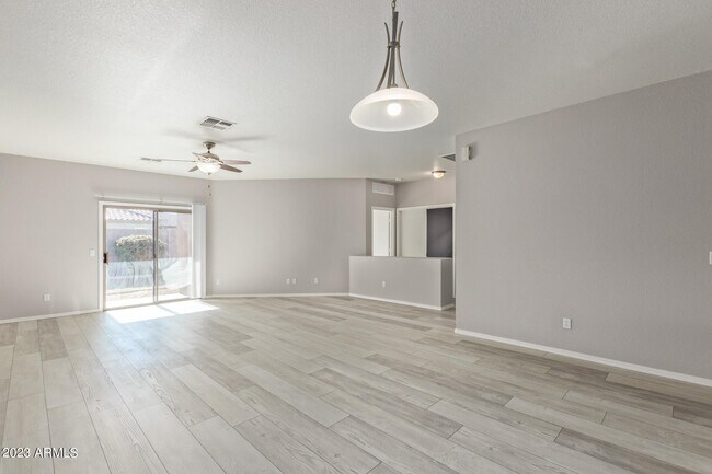 Building Photo - 2821 W Santa Cruz Ave