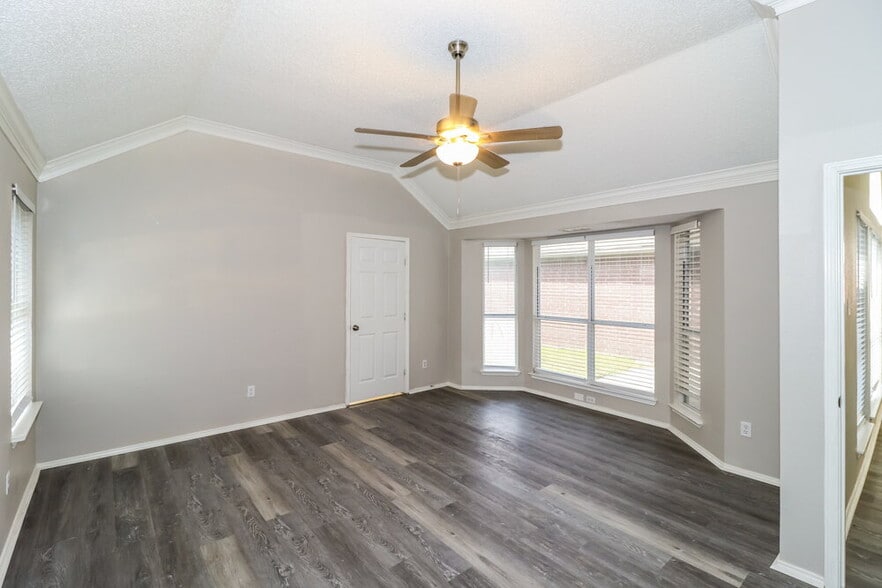 Building Photo - 2407 Springfield Dr