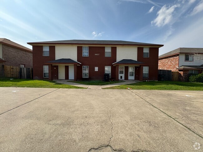 Building Photo - 4407 Jeff Scott Dr