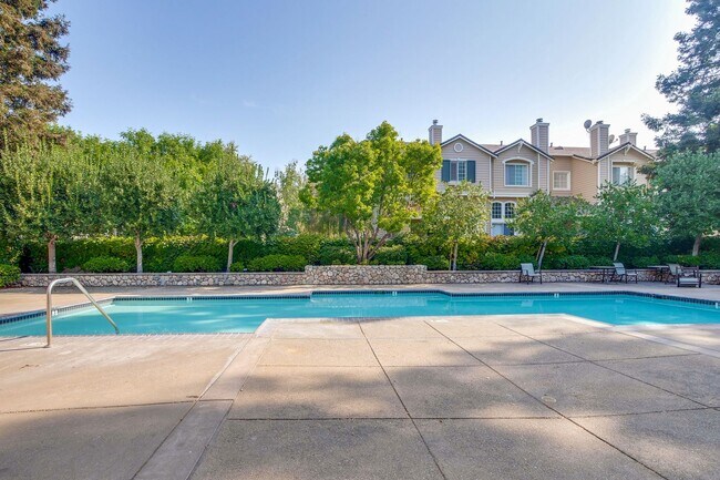 Building Photo - Amazing Floor Plan Multi Level Townhome in North San Jose @ California Northpointe