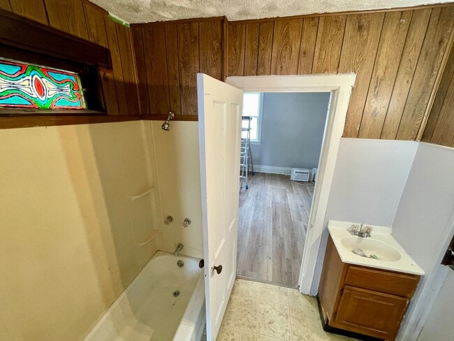 Building Photo - 2-Bedroom Home – Housing Choice Voucher Welcome