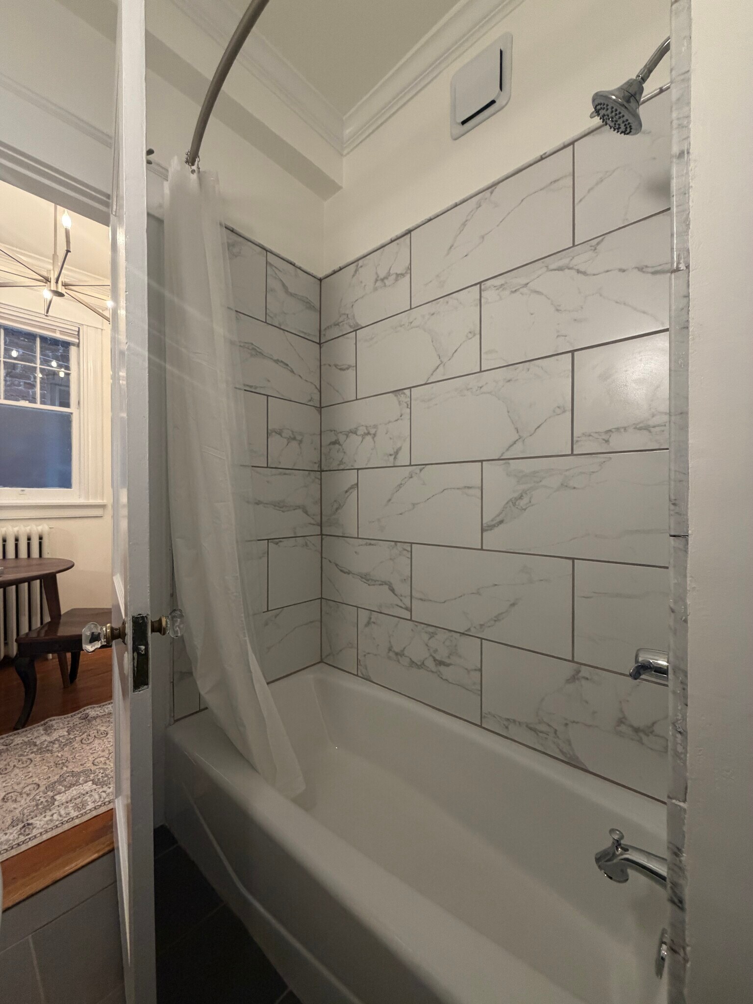Kohler cast iron, enambled tub/shower - 2808 Floyd Ave