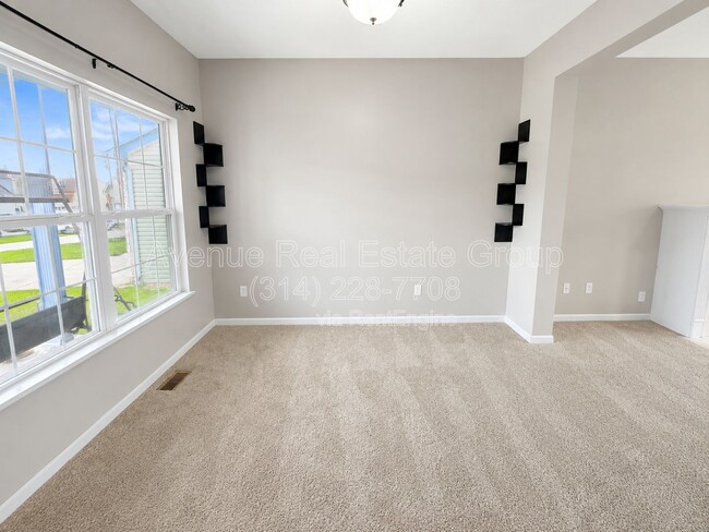Building Photo - 555 Fortress Ct