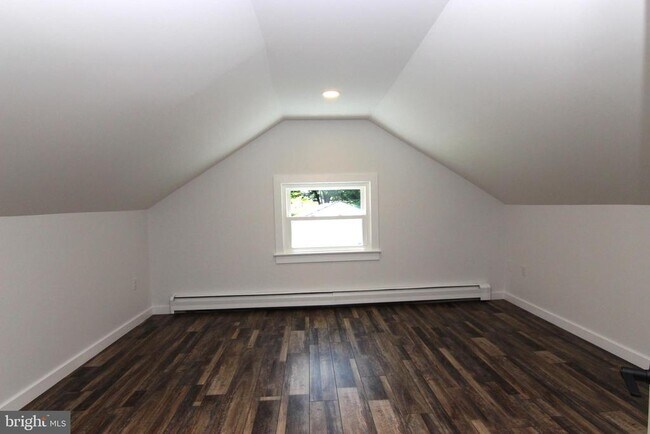 Building Photo - 151 Dogwood Dr