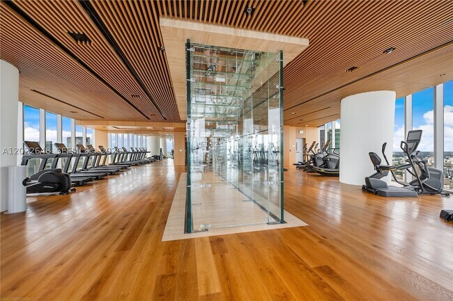 Building Photo - 300 S Biscayne Blvd