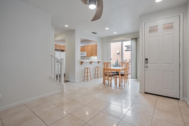Building Photo - 1658 Glenmore Dr