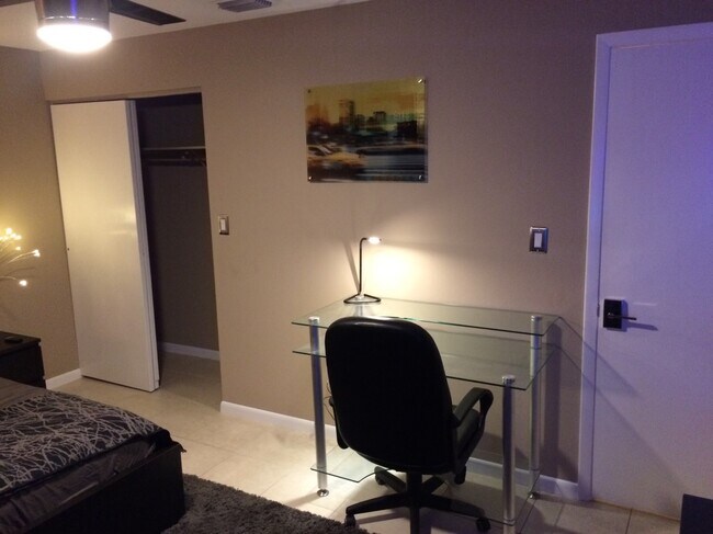 Building Photo - 201 Desoto St