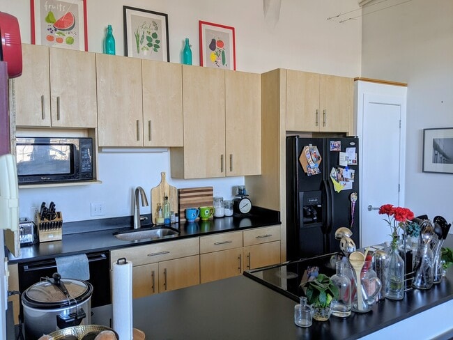 Kitchen - 200 Lincoln Ave