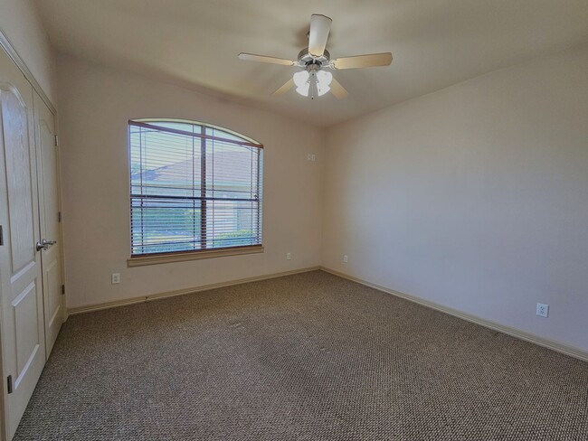 Building Photo - 5618 Ironwood Ct
