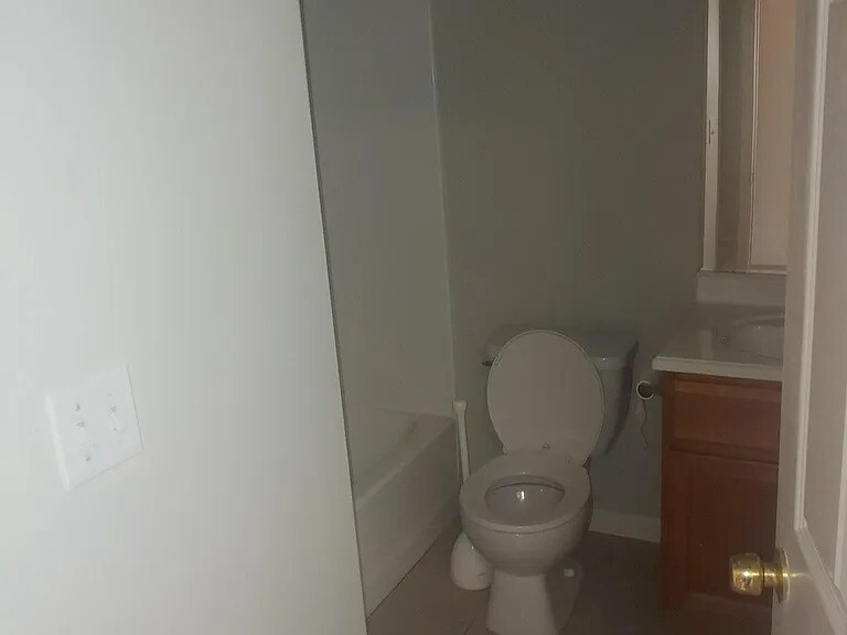 Building Photo - 658 S Keyser Ave