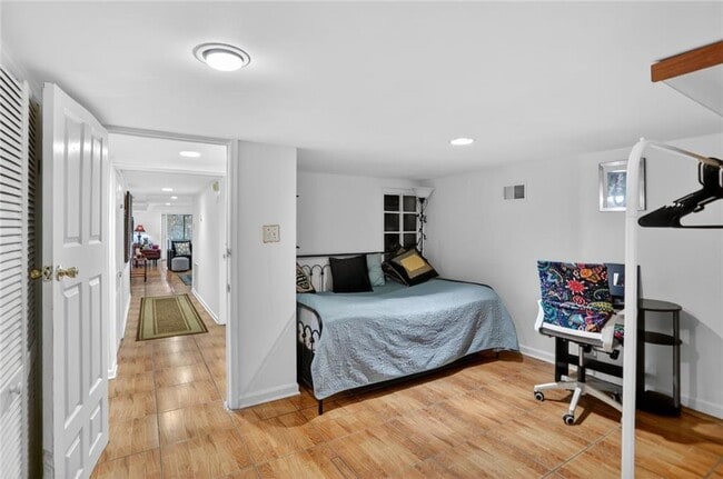 Building Photo - 843 Artwood Rd NE