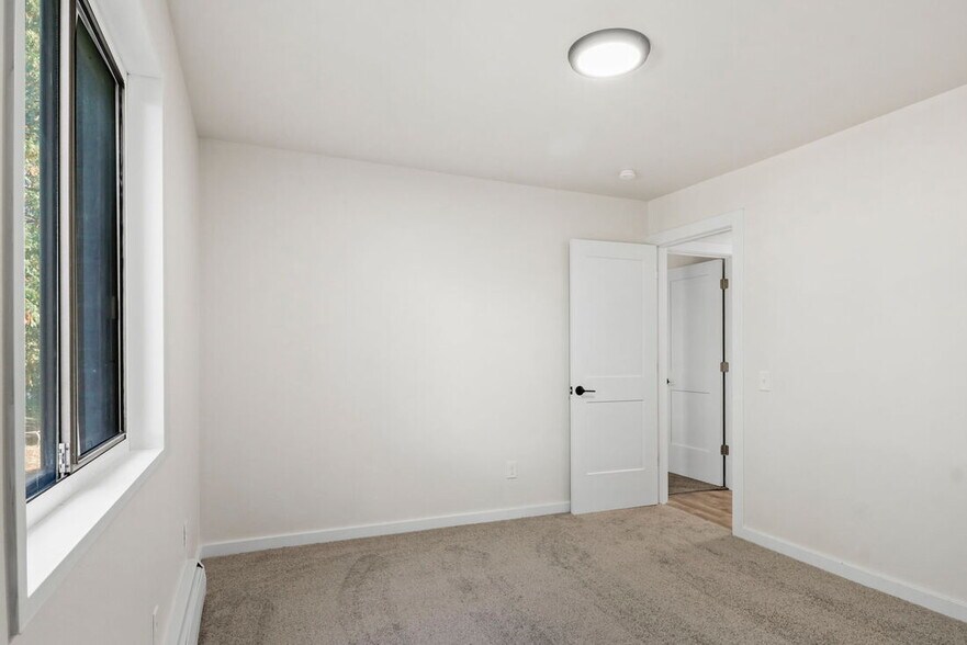 Building Photo - 4934 Whitcomb Dr