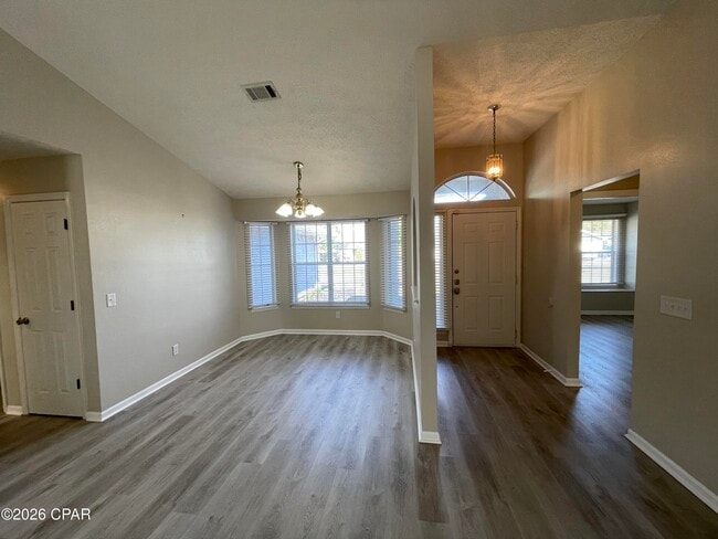 Building Photo - 140 Treasure Palm Dr