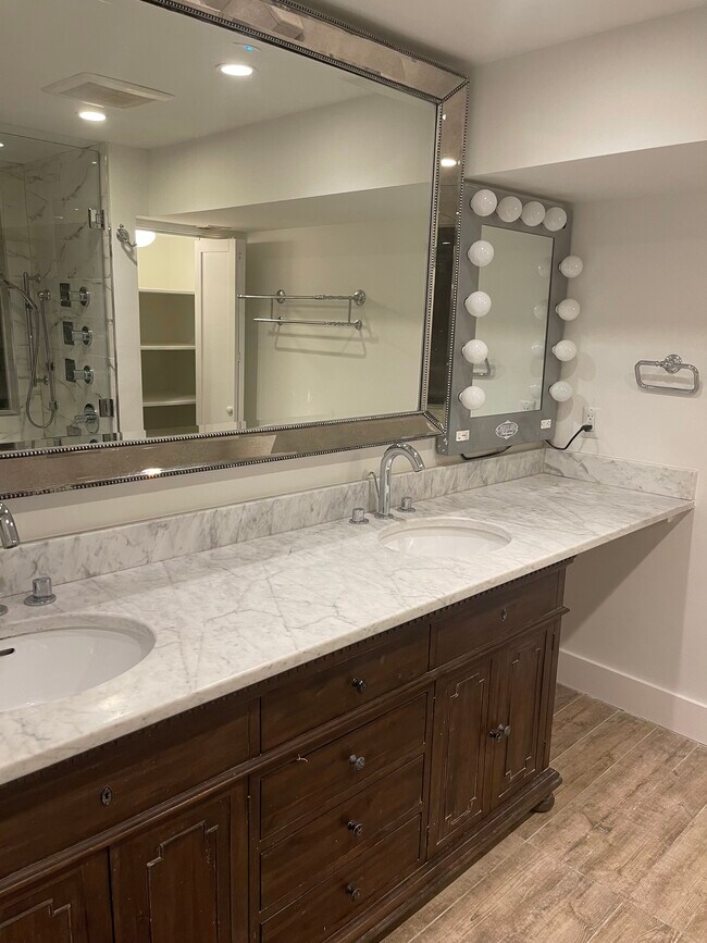 En suite bathroom Owners Suite 1 - 505 O St NW