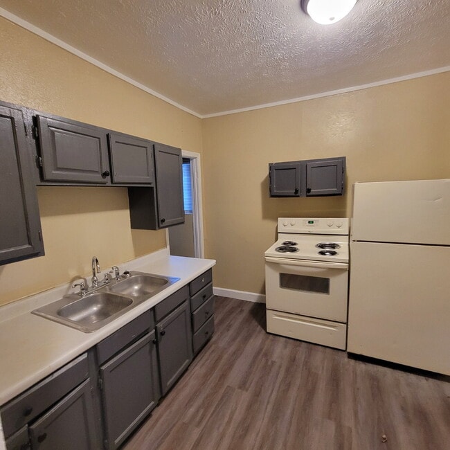 Building Photo - 3BR House - Walk to Fountain Square!