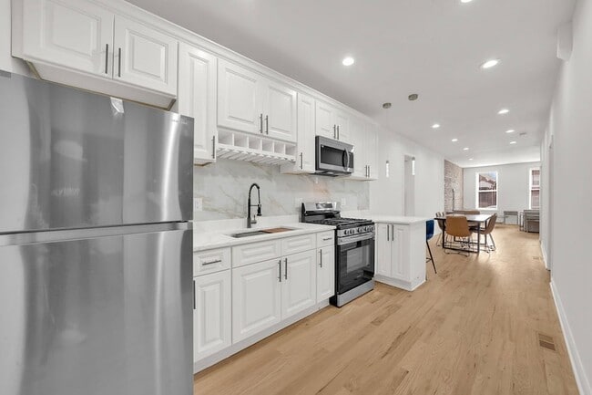 Building Photo - 3816 S Honore St