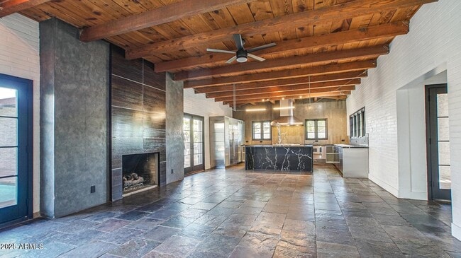 Building Photo - 902 W Verde Ln