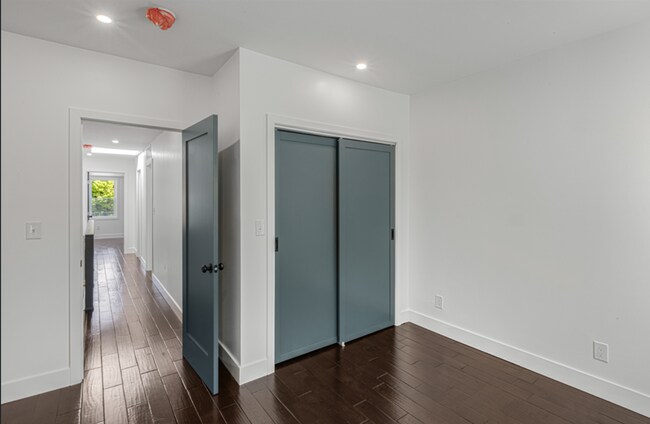 Building Photo - BEAUTIFULLY RENOVATED on the best block in Remington