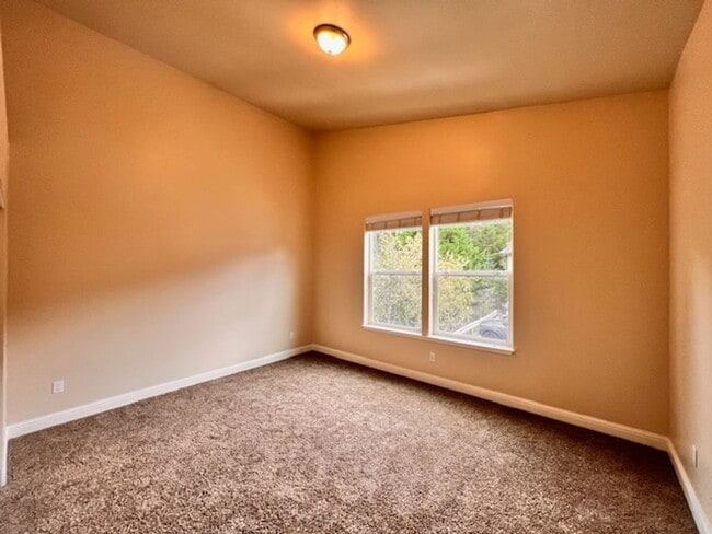 Building Photo - 2165