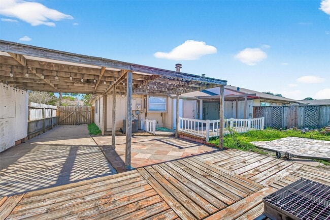 Building Photo - 19531 Woodglen Dr