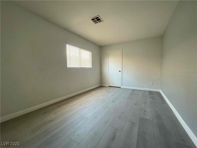 Building Photo - 9943 Shallot Ct