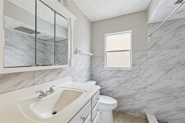 Building Photo - 46 N Fairfax Ave