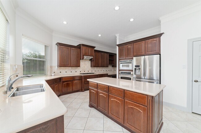 Building Photo - 3505 Parkside Dr