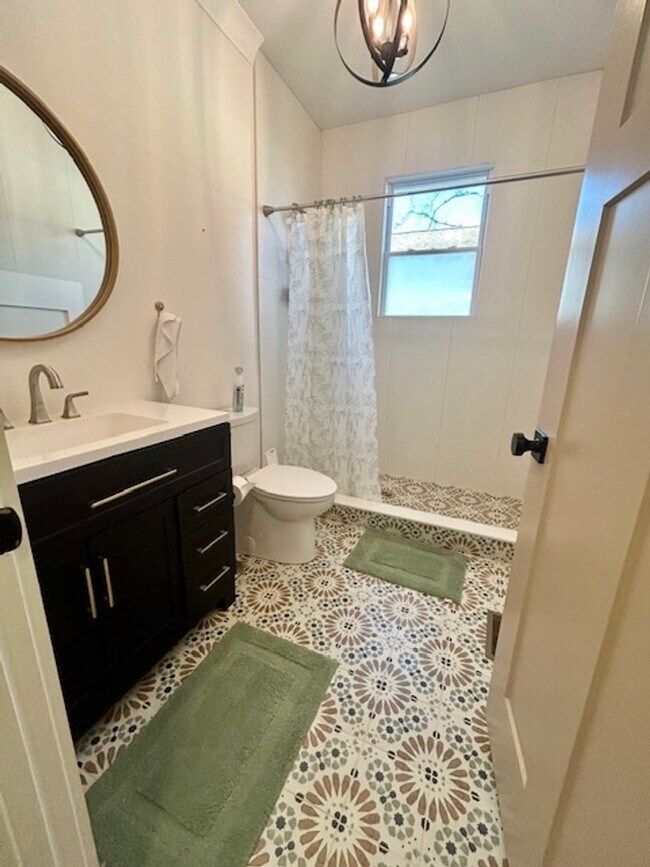 Building Photo - REMODELED! DOWNTOWN  LIVING - AVAILABLE FURNISHED OR UNFURNISHED