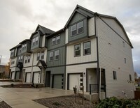 Building Photo - 5856 SE 18th St