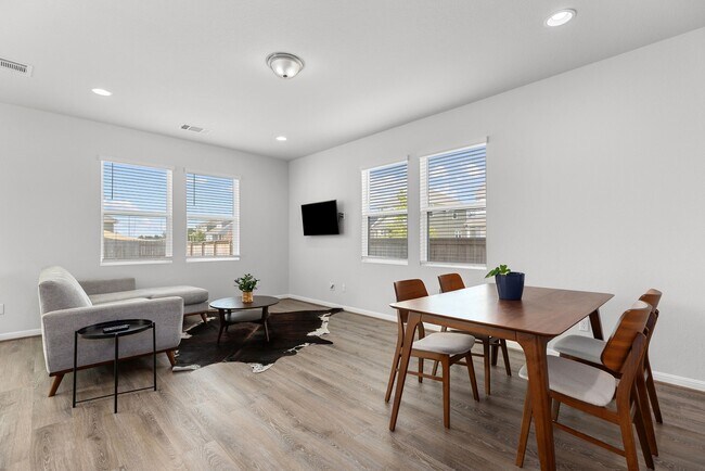 Building Photo - 313 Cherry Blossom Ln