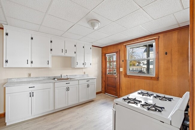 Building Photo - 4 Sutherland St