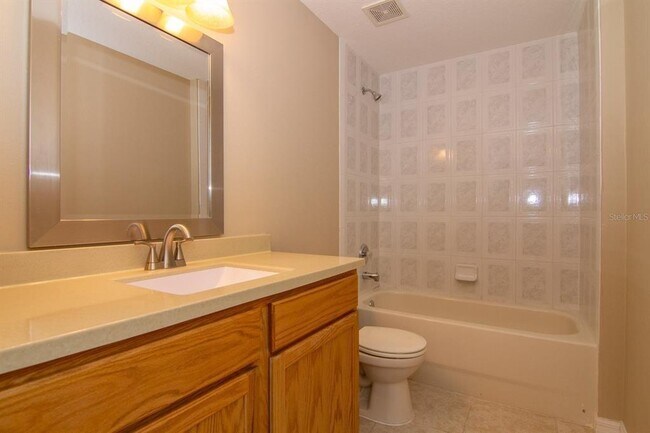 Building Photo - 402 Bridgewater Ct