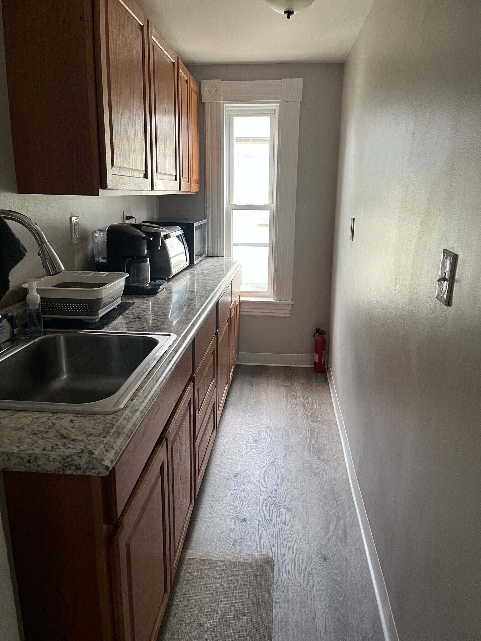 Building Photo - 549 Hevey St