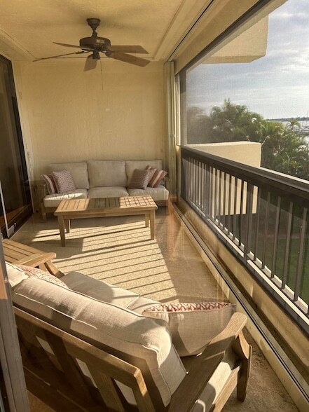 Building Photo - 625 NW North River Dr