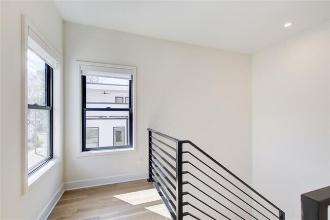 Building Photo - 1050 Snyder St NW