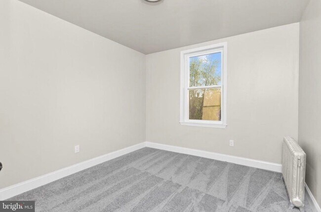 Building Photo - 134 4th Ave