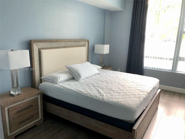 Building Photo - 2681 N Flamingo Rd