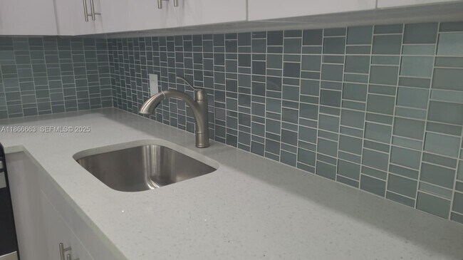 Building Photo - 202 Canterbury I