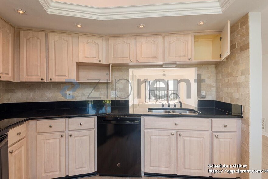 Building Photo - 7500 Sunshine Skyway Ln S