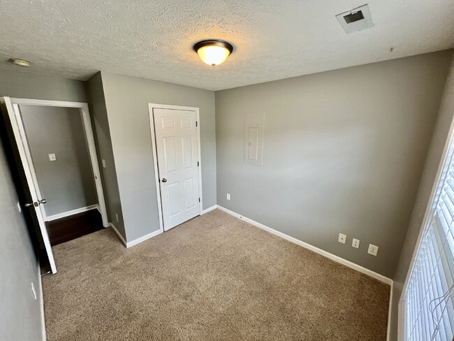 Building Photo - 2785 Russet Ridge Dr