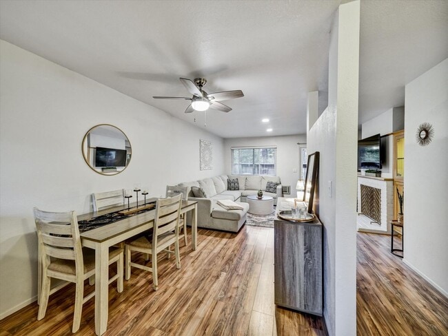 Building Photo - 2bd/1.5 Bathrooms - Sonoma Racquet Club - ...