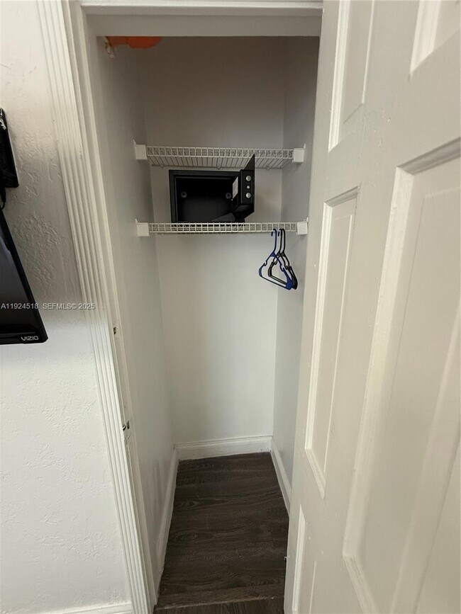 Building Photo - 1536 Jefferson Ave