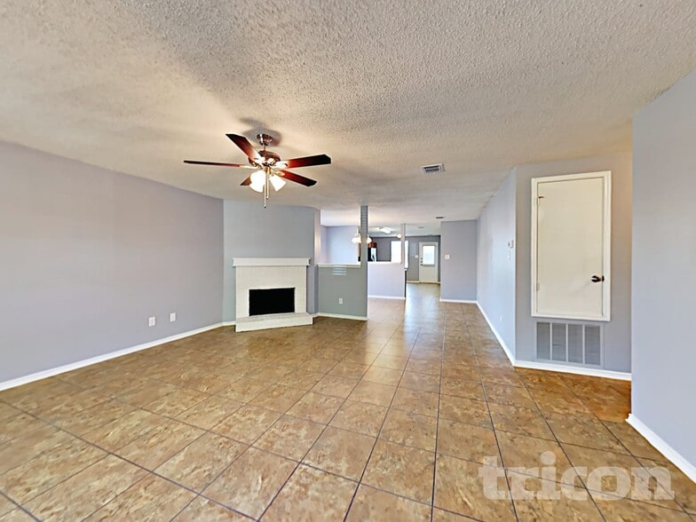 Building Photo - 2147 Edgewood Dr