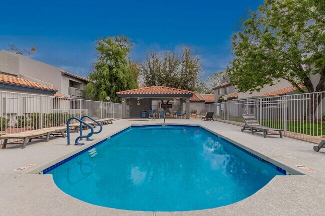 Building Photo - Fully Updated 2 Bed Mesa Condo | Quartz Counters + Pool & Spa