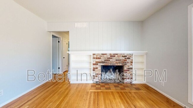 Building Photo - 3241 Montgomery Dr