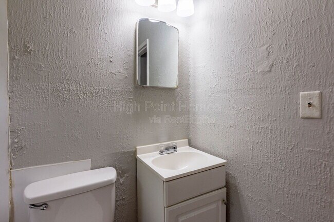 Building Photo - 433 Carver Ln