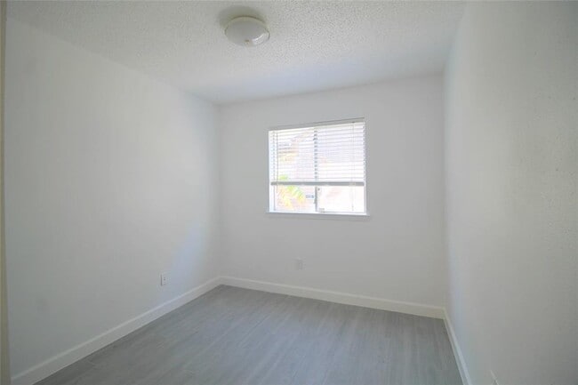 Building Photo - 3107 E Heatherock Cir