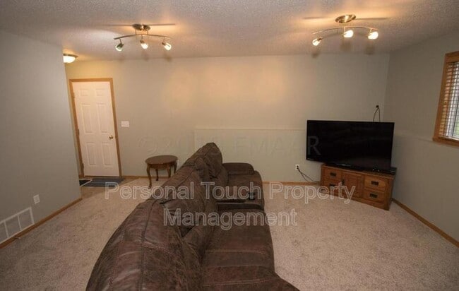 Building Photo - 1060 41st Ave W