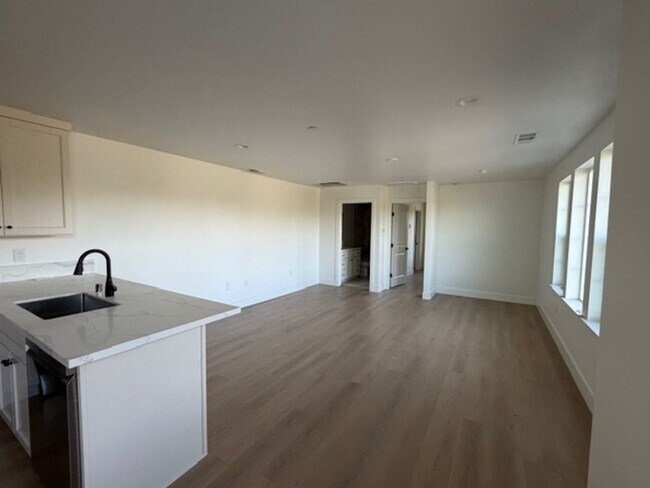 Building Photo - 4740-4760 3rd St, Rocklin, CA 95677