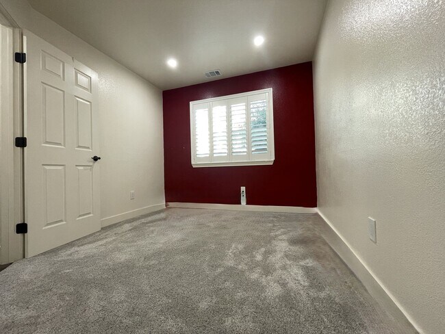 Building Photo - Fremont: Updated 4 Bedroom, 3 Bathroom, 2 Car Garage